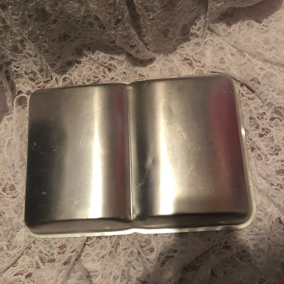 Vintage 1977 retired Wilton open book cake pan/ mold- used condition - Picture 4 of 6